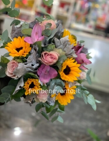 Bouquet Girasoli E Rose