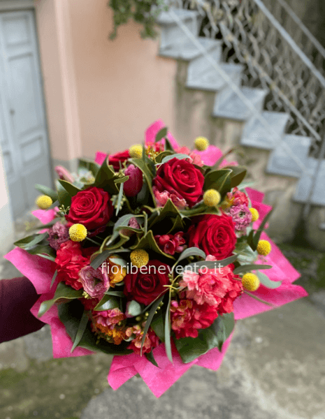 Bouquet rose rosse e fiori misti
